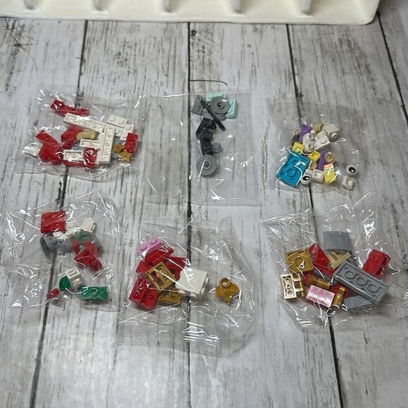 LEGO Friends 41706 24 Mini Builds from 2022 Advent Holiday Calendar - Picture 5 of 9